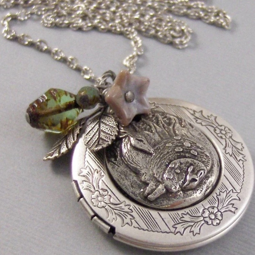 Fawn baby deer Locket Necklace Silver Locket woodland green forest vintage antiq - Picture 1 of 2